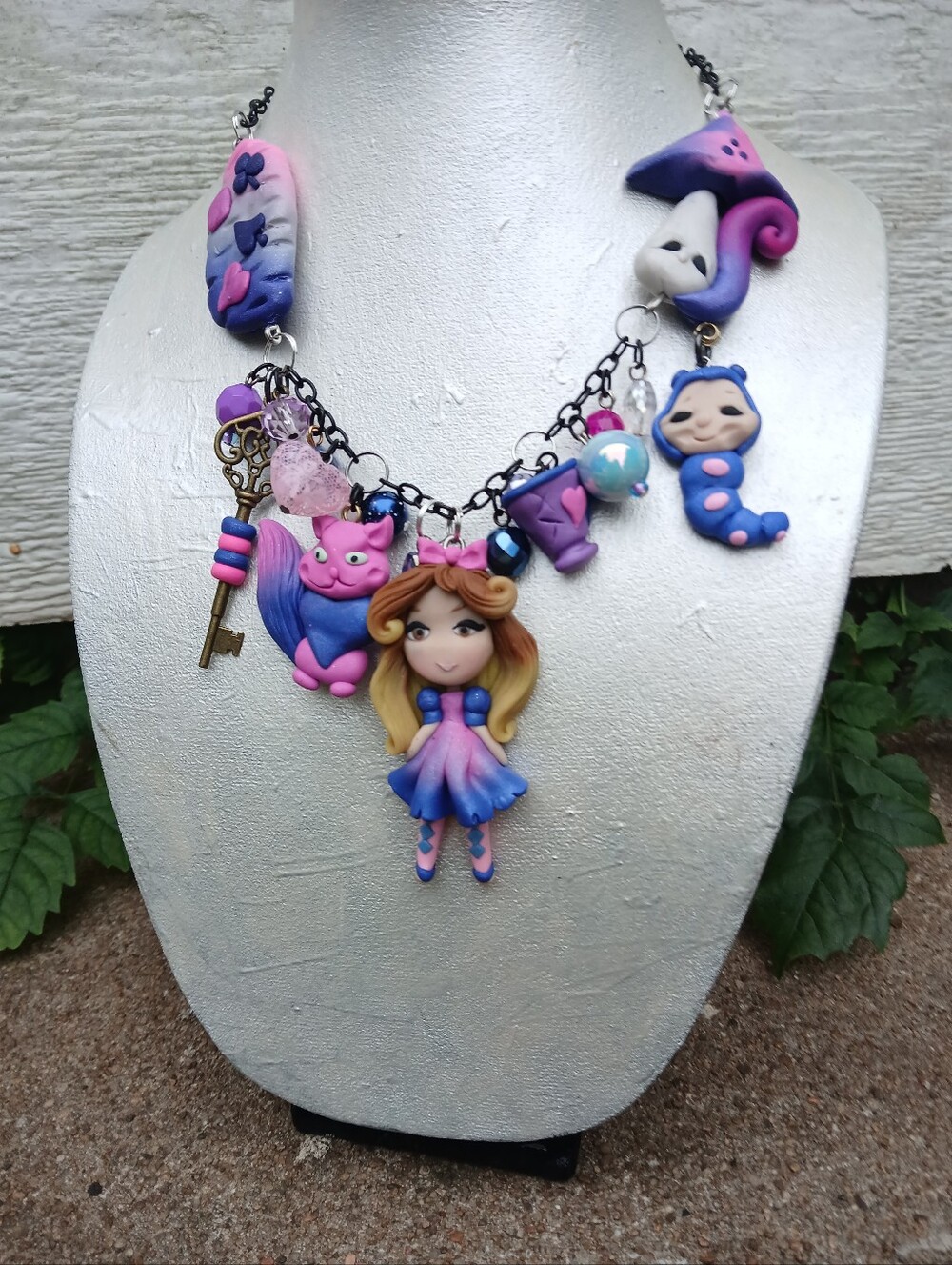 💜💙💗Alice In Wonderland 🌸☔️ Charmed Necklace